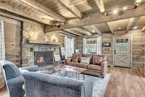 Interior - Bear Creek Cabin, Hot Tub, WIFI, Free Tickets, Cozy Cabin Retreat in the Smokies (Sevierville)