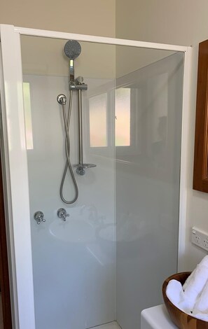 Shower, free toiletries, hair dryer, towels - Spacious, Sunny House with View of Mt. Wellington (Lenah Valley)