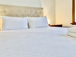 4 bedrooms, desk, iron/ironing board, travel cot