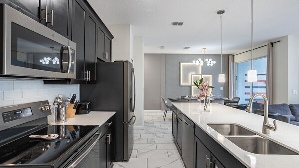 Mikroaaltouuni, uuni, liesi, astianpesukone