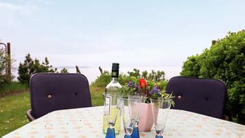House | Outdoor dining