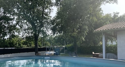 Villa au calme avec piscine, spa et grand jardin