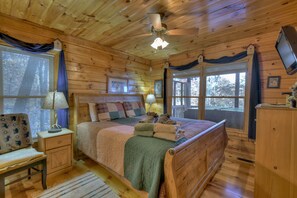 3 bedrooms, iron/ironing board, free WiFi, bed sheets - Summit Venture:, gorgeous pet-friendly escape with breathtaking mountain views, firepit, hot tub, WiFi, and scenic hiking trails (Ellijay)