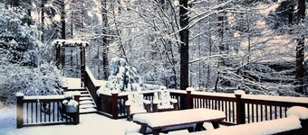 Immerse in serenity at Graceful Light! This pet-friendly haven boasts a hot tub, fire table, and is ideal for a romantic escape. WiFi to