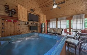 Interior - Experience the allure of Roost on the Ridge a pet-friendly sanctuary with hot tub, firepit, ping pong, spacious screen porch, and WiFi (Ellijay)