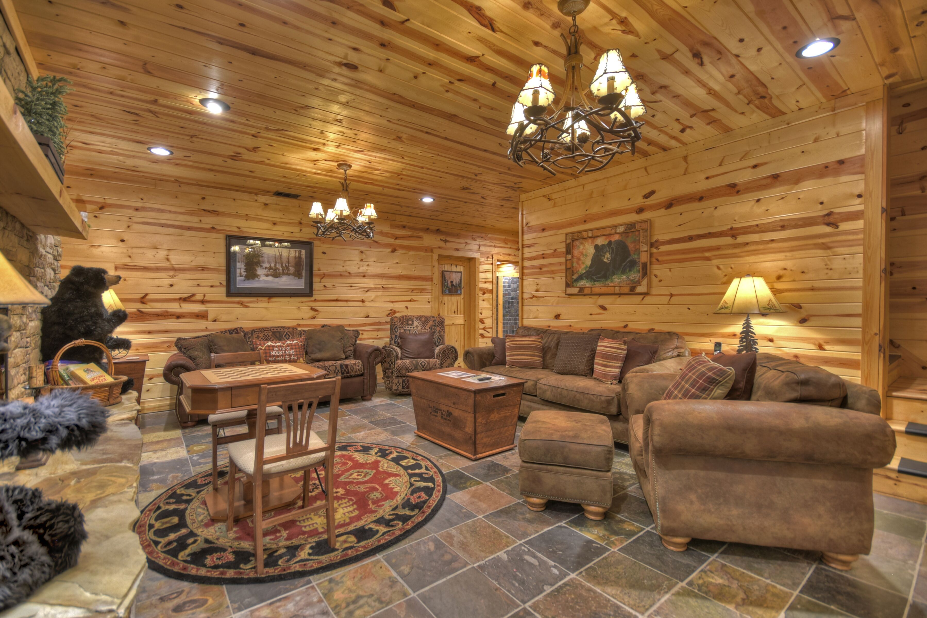 Mountain Creek Lodge Is Pet Friendly With A Hot Tub, Firetable, Screened Porches, Wifi And Tons Of Wildlife - Ellijay, GA