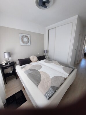 2 Schlafzimmer, Zimmersafe, Bügeleisen/Bügelbrett, kostenloses WLAN