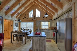 Fridge, microwave, oven, stovetop - Up, Up and Away is pet friendly with a beautiful mountain view, hot tub, firepit, WiFi and fenced yard (Blue Ridge)
