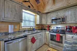 Fridge, microwave, oven, stovetop - Up, Up and Away is pet friendly with a beautiful mountain view, hot tub, firepit, WiFi and fenced yard (Blue Ridge)