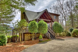 Exterior - Ascend to serenity at Higher Ground! This pet-friendly haven offers majestic mountain views, a hot tub, firepit, WiFi, and unparalleled privacy. WiFi (Blue Ridge)