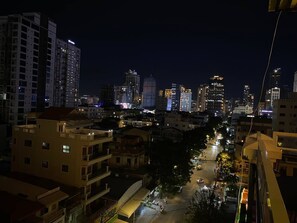 Minibar, desk, blackout curtains, free WiFi - Old Durbar Hotel & Restaurant (Phnom Penh)