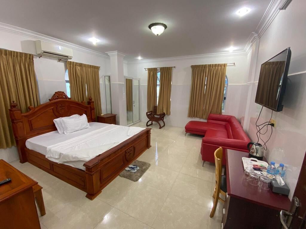 Minibar, desk, blackout curtains, free WiFi