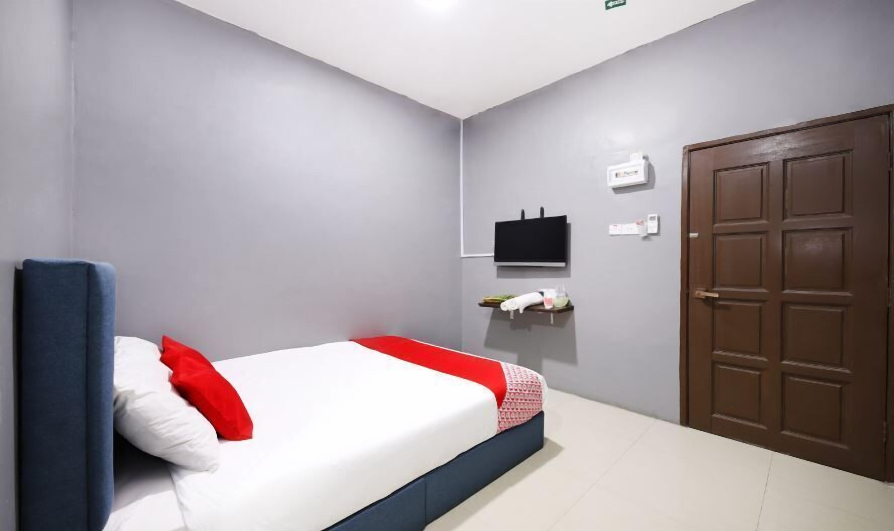 Iron/ironing board (on request), free WiFi, bed sheets
