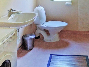 House | Bathroom - 6 Person Holiday Home in Hastveda (Hästveda)