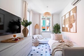 1 dormitori, habitacions insonoritzades i planxa i posts de planxar