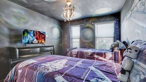 5 bedrooms, laptop workspace, iron/ironing board, bed sheets