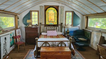 4 bedrooms, iron/ironing board, bed sheets