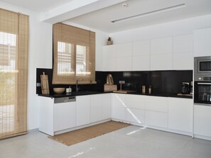 Refrigerador, microondas, horno y lavavajillas 
