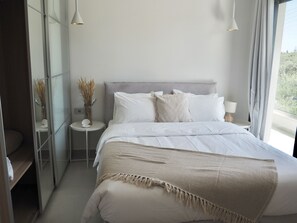 3 quartos, cofres nos quartos, ferros/tábuas de passar roupa