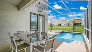 Outdoor dining - Rent the Perfect 5 Bedroom House on Champions Gate Resort, Orlando House 6166 (Kissimmee)