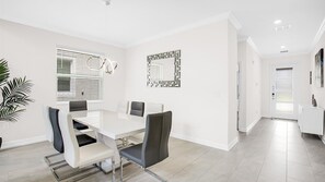Dining - Rent the Perfect 5 Bedroom House on Champions Gate Resort, Orlando House 6166 (Kissimmee)