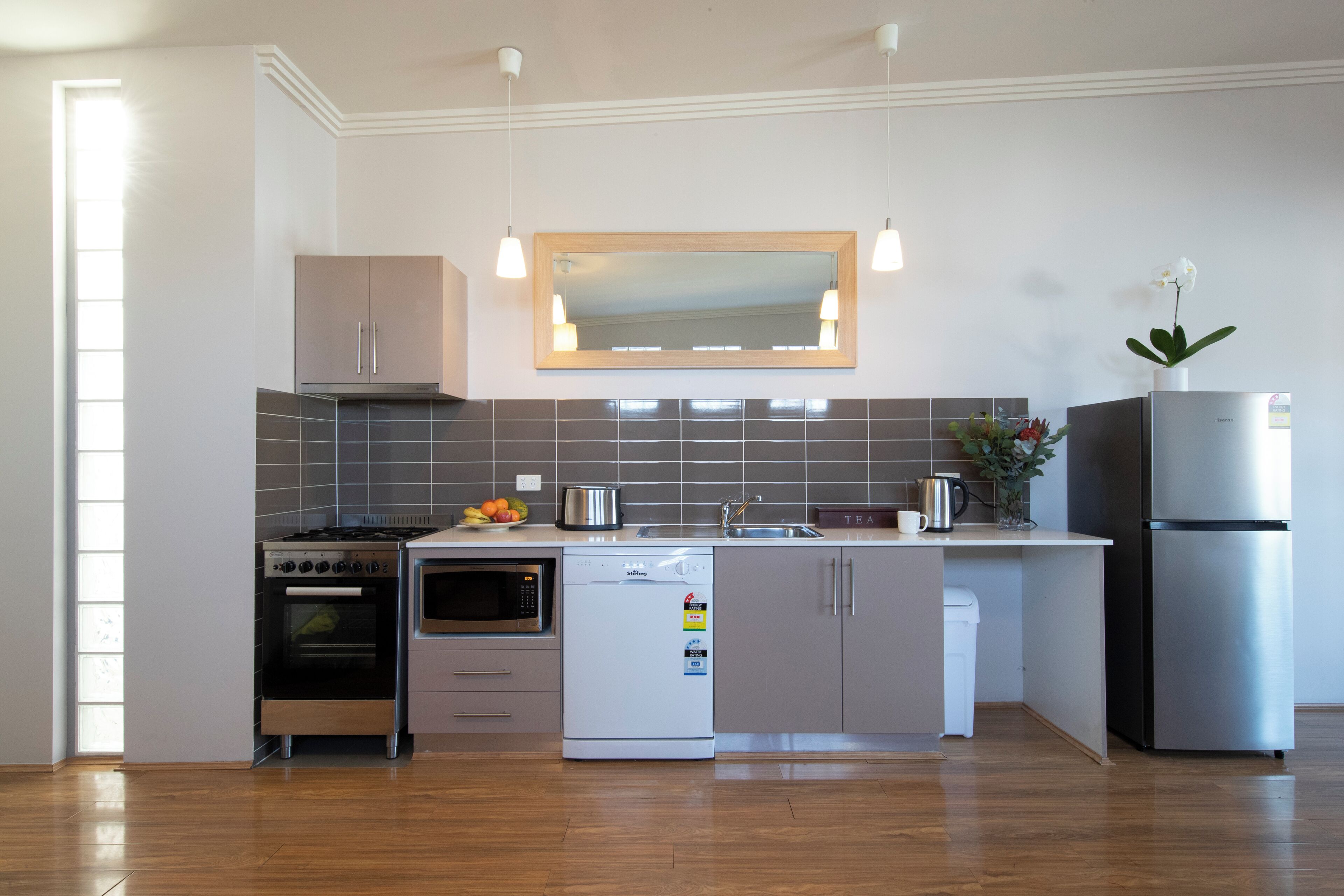 Full-sized fridge, microwave, oven, stovetop