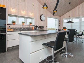 House | Private kitchen - 6 Person Holiday Home in Juelsminde (Juelsminde)
