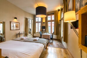 Deluxe Room, 1 Queen Bed, Non Smoking, City View | Laptop workspace, iron/ironing board, free WiFi, bed sheets - The Corner House (Bruges)