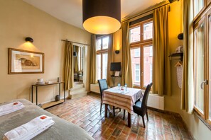 Deluxe Room, 1 Queen Bed, Non Smoking, City View | Living area | LCD TV, Netflix, streaming services - The Corner House (Bruges)