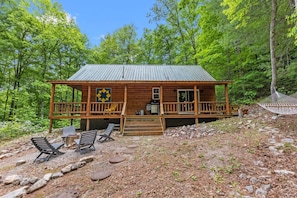 Exterior - The Road`s End- Pet Friendly, Hot Tub, Firepit, Covered Deck (Pine Ridge)