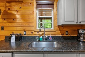 Fridge, microwave, oven, stovetop - WiFi & Pet Friendly - The Road`s End (Pine Ridge)