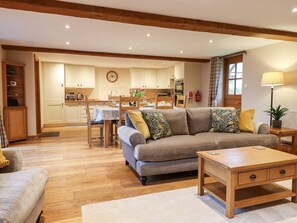 Living area - Little Orchard (Newton Abbot)