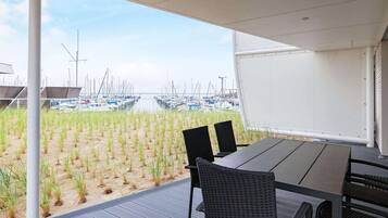 Apartment | Outdoor dining