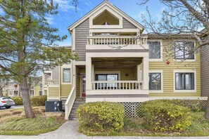 Exterior - XPLORIE ACTIVITIES AND LINENS INCLUDED! 1BR Condo-Heron Harbour Complex-120th Street-Great Outdoor Pools! (Ocean City)