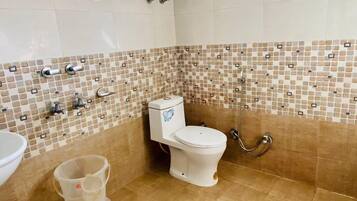 Superior Room | Bathroom | Shower, rainfall showerhead