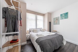 3 bedrooms, desk, free WiFi, bed sheets