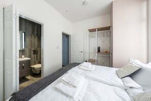 3 bedrooms, desk, free WiFi, bed sheets