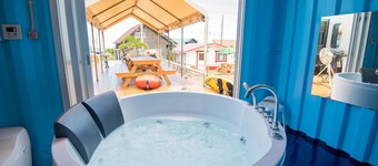 With car! Pet friendly! SUP, snorkeling, bicycles, BBQ, Jacuzzi...! Trailer house!