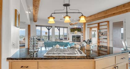 Peaceful Setting, Views, Spacious, Putting Green, Hot Tub, Near Hiking + Pet Friendly!
