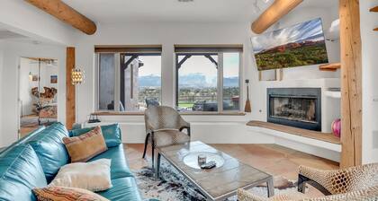 Experience luxury at the Cornville Desert Retreat with stunning red rock views.