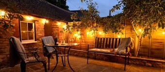 Cozy Cotswold Dog Friendly Retreat 