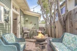 Terrace/patio - 3887 Just Coast'n - Just a Few Steps to the Bay (Pacific Grove)