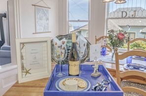 Dining - 3887 Just Coast'n - Just a Few Steps to the Bay (Pacific Grove)