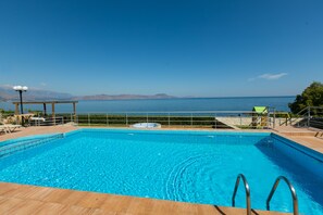 Villa, varias camas | Alberca | Alberca al aire libre 