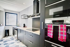 Microonde, forno, piano cottura, lavastoviglie