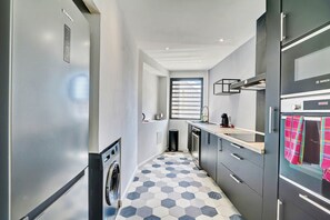 Microonde, forno, piano cottura, lavastoviglie