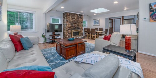 Riverside Cottage with Canoe