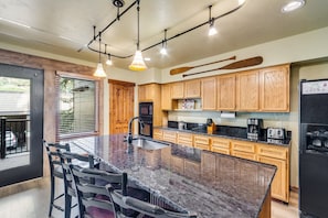 冰箱、微波炉、烤箱、炉灶