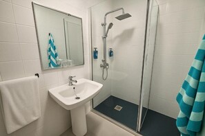 Bathroom - Hotel San Vicente (Conil de la Frontera)