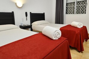Free WiFi, bed sheets - Hotel San Vicente (Conil de la Frontera)